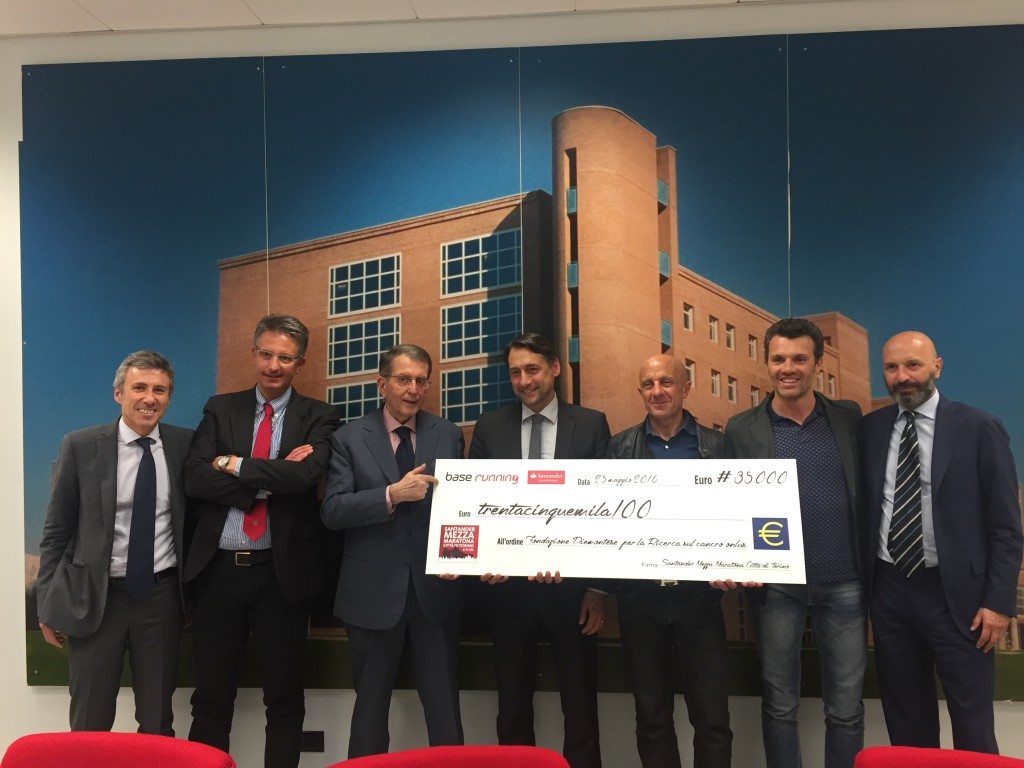 Santander Mezza Maratona Città di Torino 2016 - Donati 35.000 € alla Fondazione Piemontese per la Ricerca sul Cancro