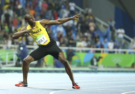 2016 Rio Olympics - Athletics - Final - Men's 200m Final - Olympic Stadium - Rio de Janeiro, Brazil - 18/08/2016. Usain Bolt (JAM) of Jamaica poses after winning the gold.   REUTERS/Lucy Nicholson  FOR EDITORIAL USE ONLY. NOT FOR SALE FOR MARKETING OR ADVERTISING CAMPAIGNS.