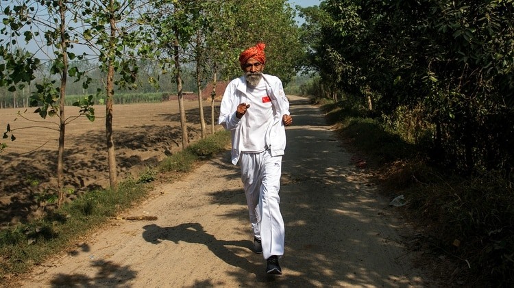 Runner indiano  afferma di avere 121 anni e di continuare a correre