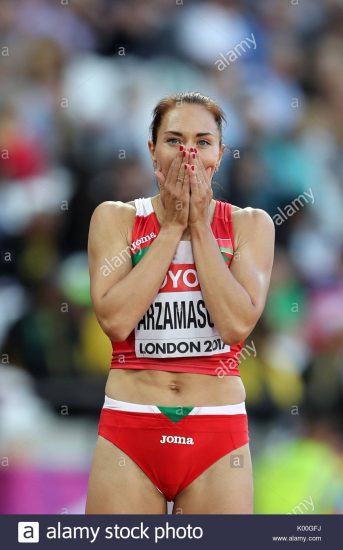 marina-arzamasova-belarus-competing-in-the-800m-women-heat-4-at-the-K00GFJ