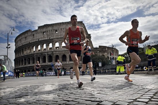 eidon - Roma 20 Mar 2011 I partecipanti della Maratona di Roma davanti al Colosseo 17esima Maratona di Roma (EIDON) - 528476 : (Valentina Stefanelli / EIDON), 2011-03-20 Roma - 17esima Maratona di Roma - I partecipanti della Maratona di Roma davanti al Colosseo