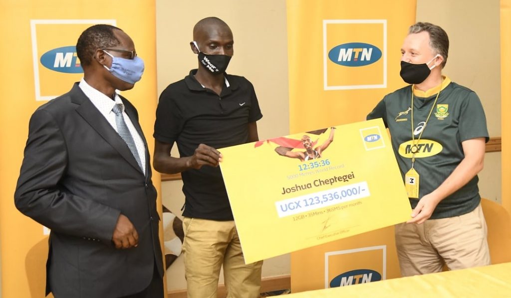 Cheptegei riceve 33.000 dollari dall' Ugandan Telecom per il suo record del mondo sui 5.000 metri
