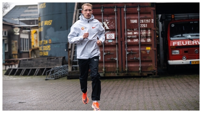 Maratona: l'incredibile storia di Björn Koreman, fumava un pacchetto di sigarette al giorno, adesso corre nella squadra di Kipchoge