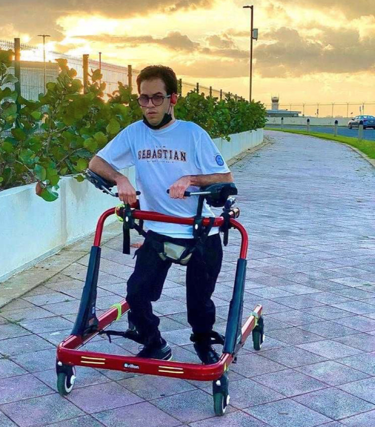 Nonostante una paralisi cerebrale, 26enne percorre 21 Km. per beneficenza