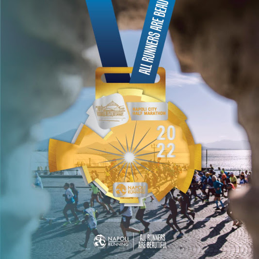 La medaglia della Napoli City Half Marathon, un omaggio alla città. Si corre il 27 Febbraio