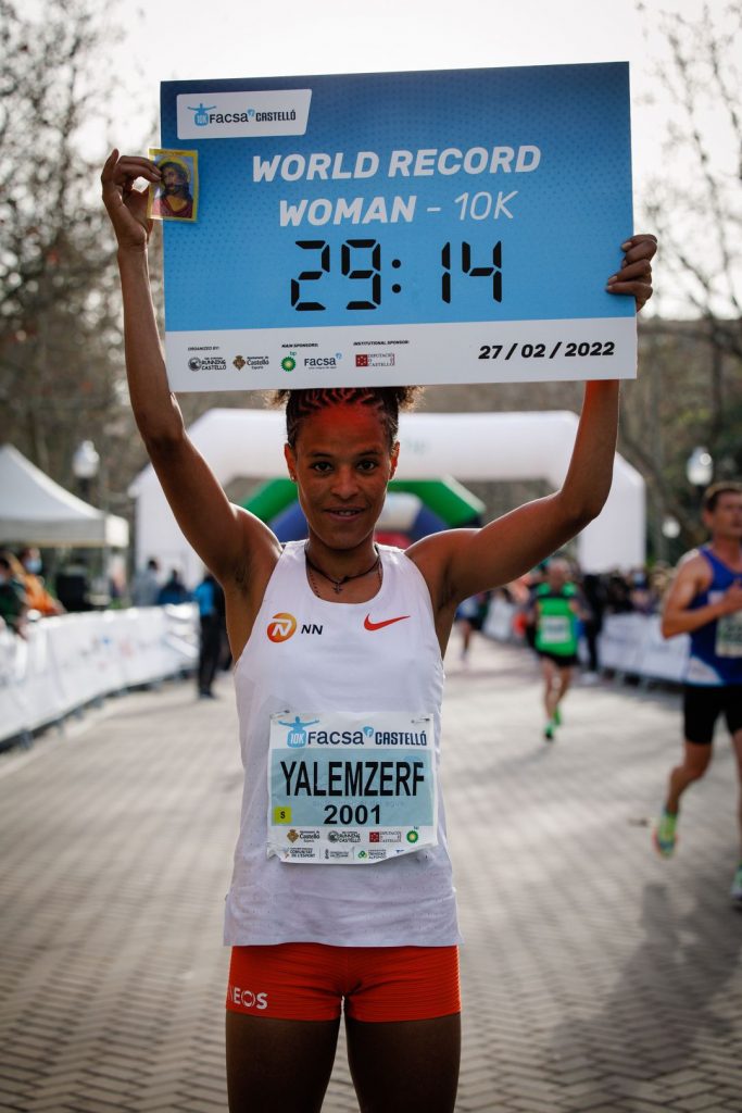 Strepitoso record del Mondo di Yehualaw nei 10 km femminile