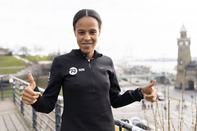La detentrice del record mondiale sui 10 km Yalemzerf Yehualaw farà il suo debutto nella maratona ad Amburgo