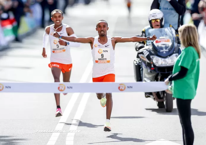 Abdi Nageeye infiamma la Maratona di  Rotterdam con vittoria e gran record olandese