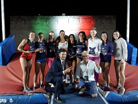 Eusebio Haliti e Lorenzo Giusto con tutte le atlete