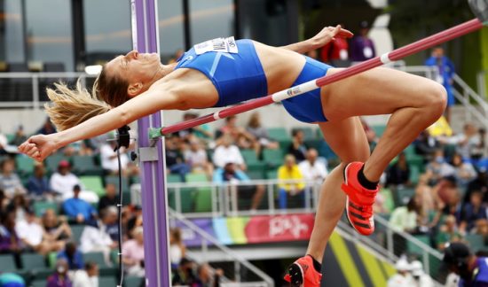 epa10075068 Elena Vallortigara of Italy competes in the women's High Jump qualification at the World Athletics Championships Oregon22 at Hayward Field in Eugene, Oregon, USA, 16 July 2022. EPA/ROBERT GHEMENT