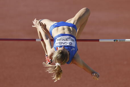 epa10080828 Elena Vallortigara of Italy competes during the women's high jump final at the World Athletics Championships Oregon22 at Hayward Field in Eugene, Oregon, USA, 19 July 2022. EPA/CJ Gunther