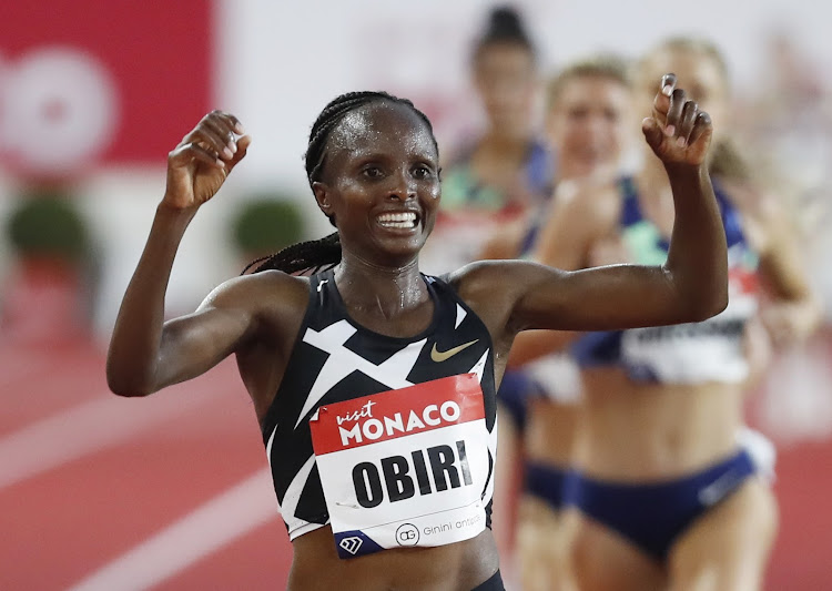 Hellen Obiri si allena per la sua  prima maratona