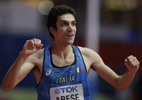 epa09835693 Pietro Arese of Italy reacts during the mens 1500m heats at the World Athletics Indoor Championships in Belgrade, Serbia, 19 March 2022.  EPA/ANDREJ CUKIC
